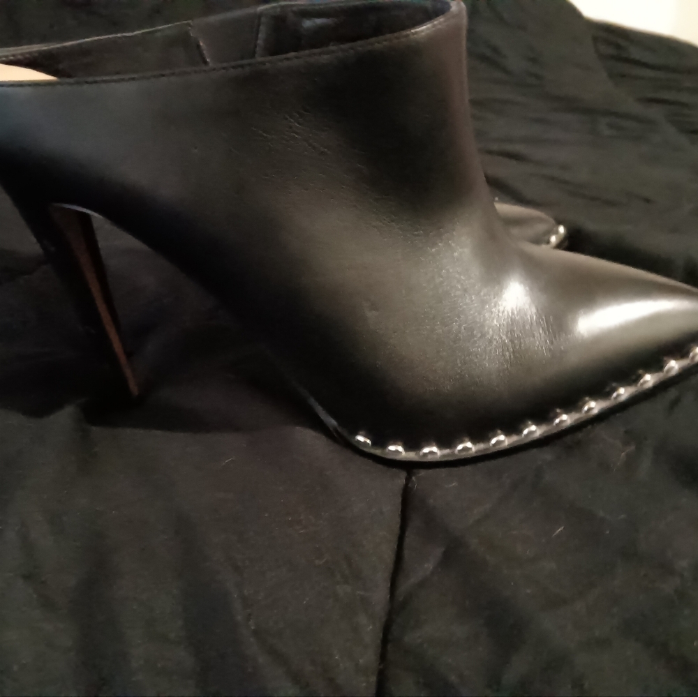 ALDO Gwelisa Black Leather Studded Pointed Toe Stiletto Heels Mules 9US